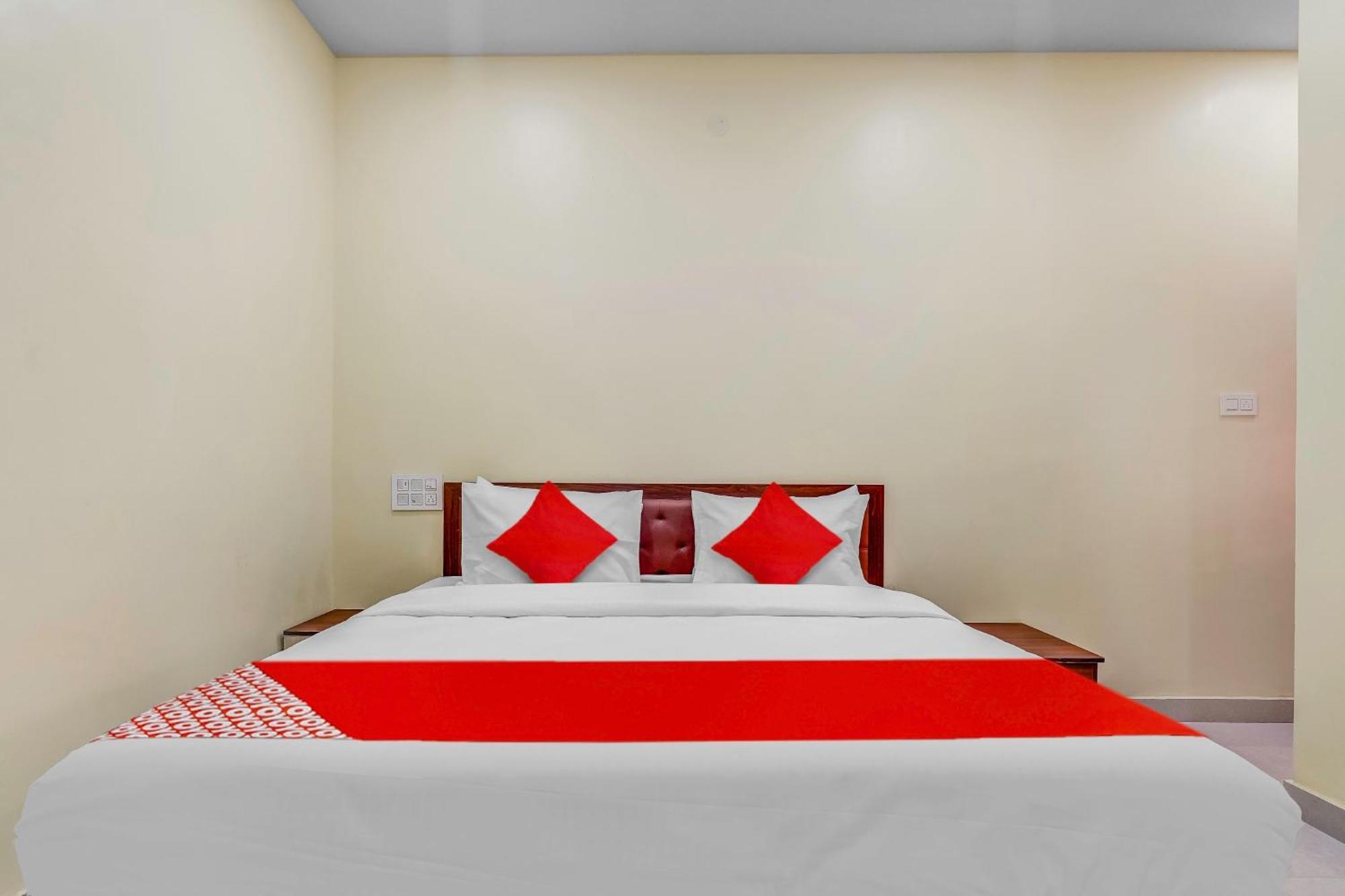 Oyo Flagship Hotel Ayodhya Bangalore Bagian luar foto