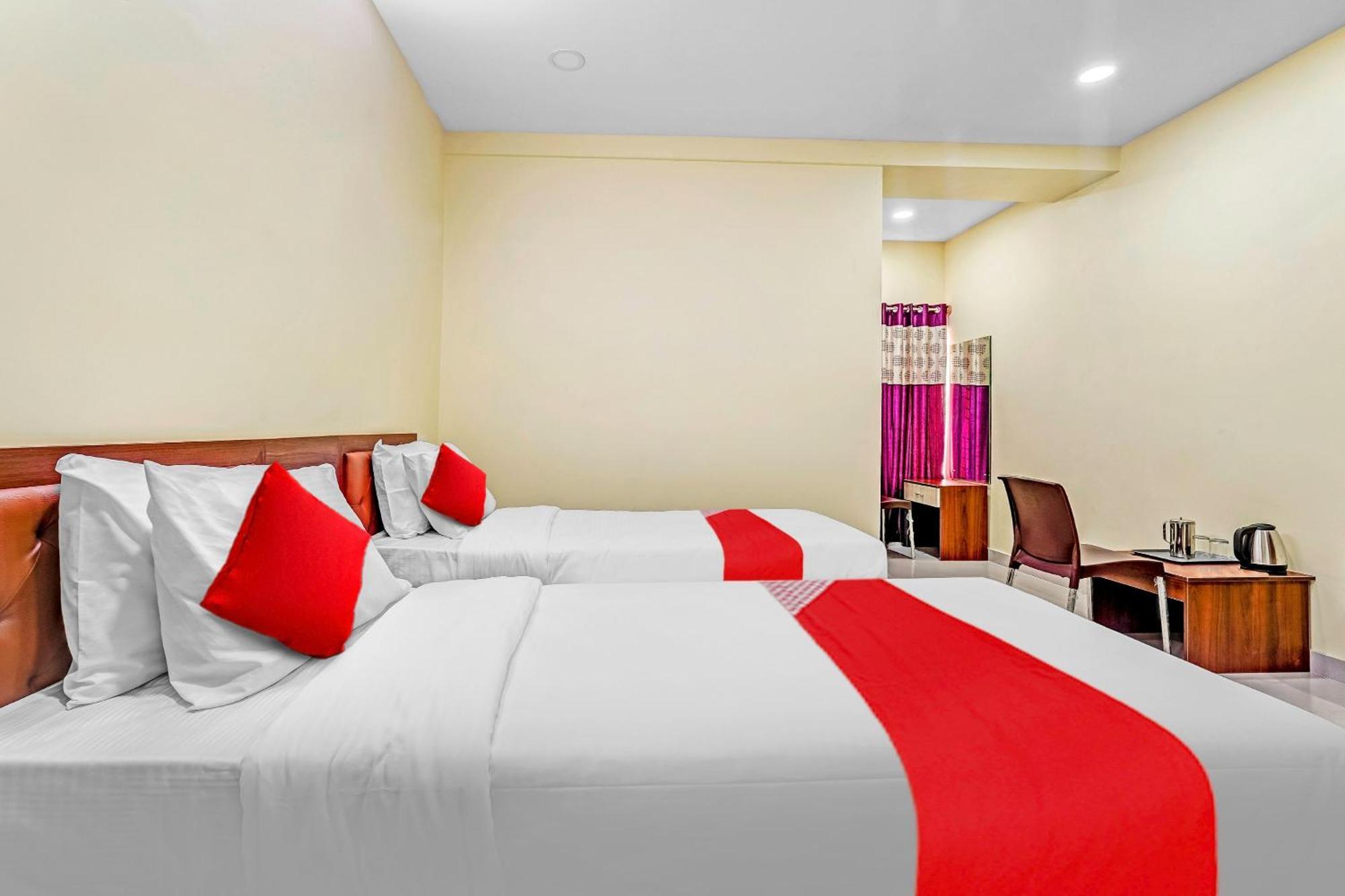 Oyo Flagship Hotel Ayodhya Bangalore Bagian luar foto