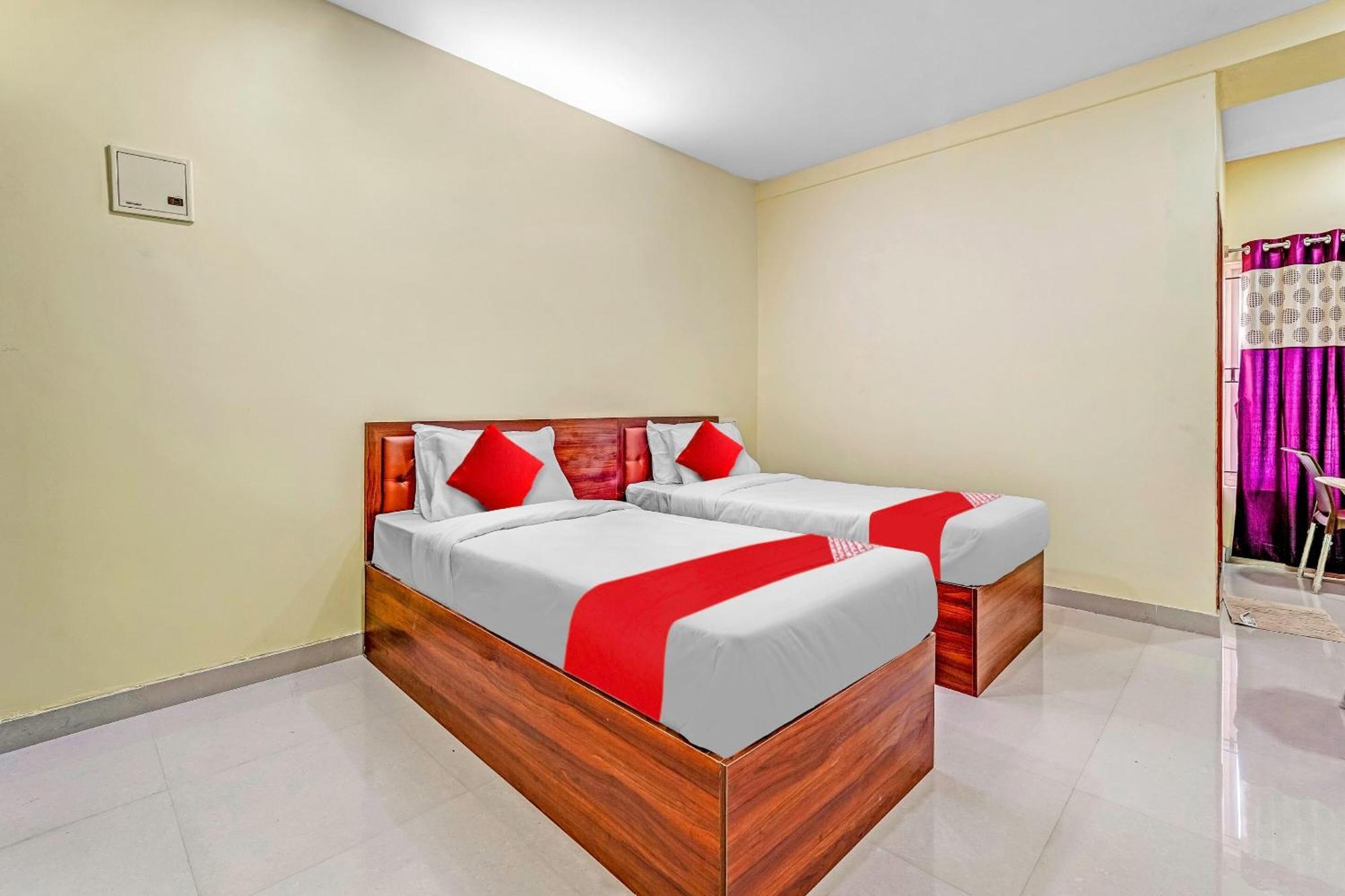 Oyo Flagship Hotel Ayodhya Bangalore Bagian luar foto