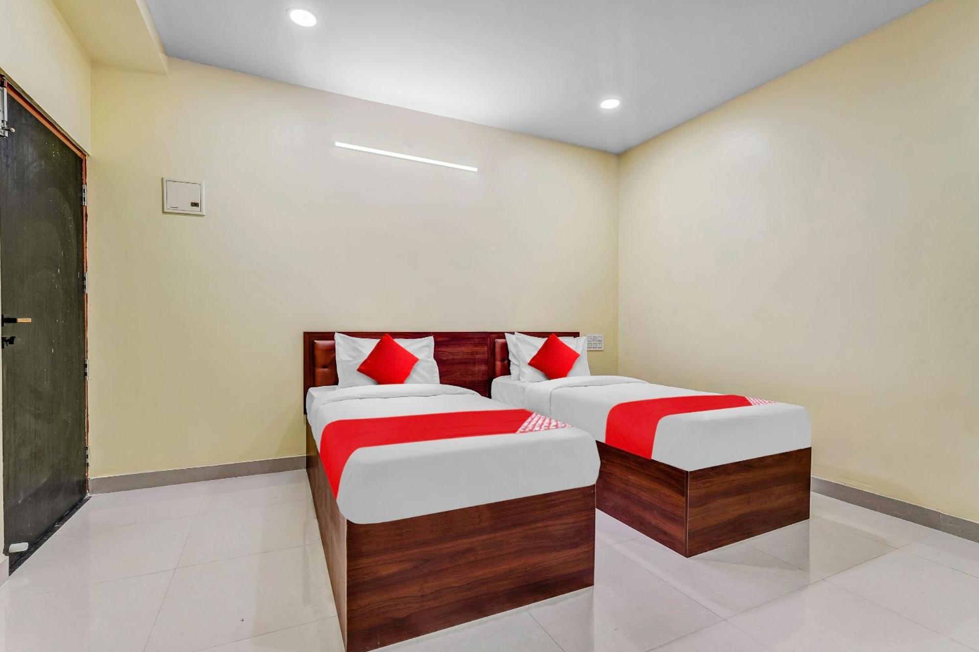 Oyo Flagship Hotel Ayodhya Bangalore Bagian luar foto
