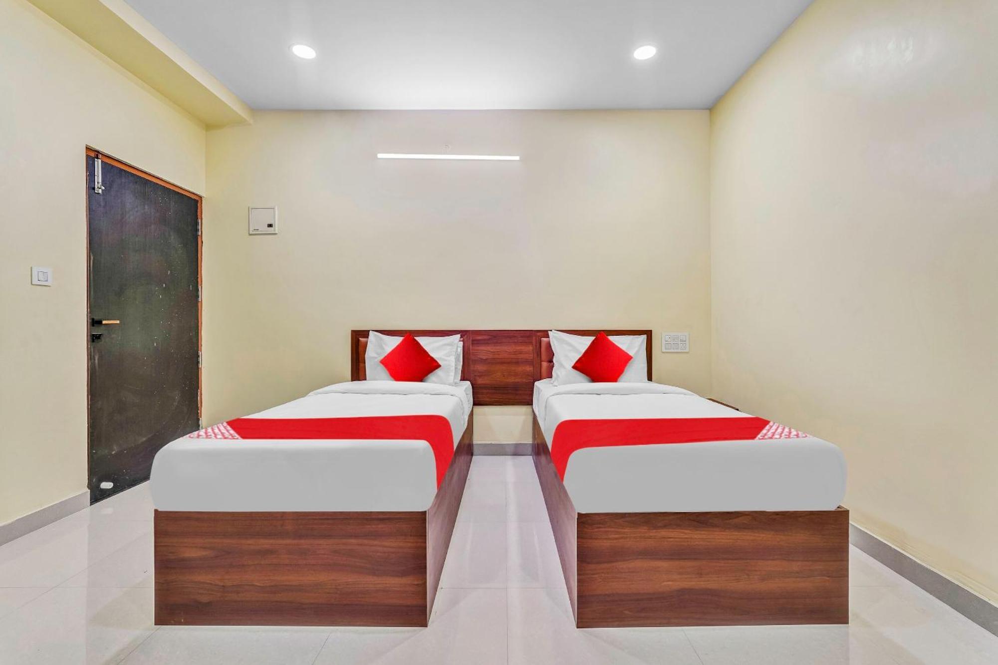 Oyo Flagship Hotel Ayodhya Bangalore Bagian luar foto